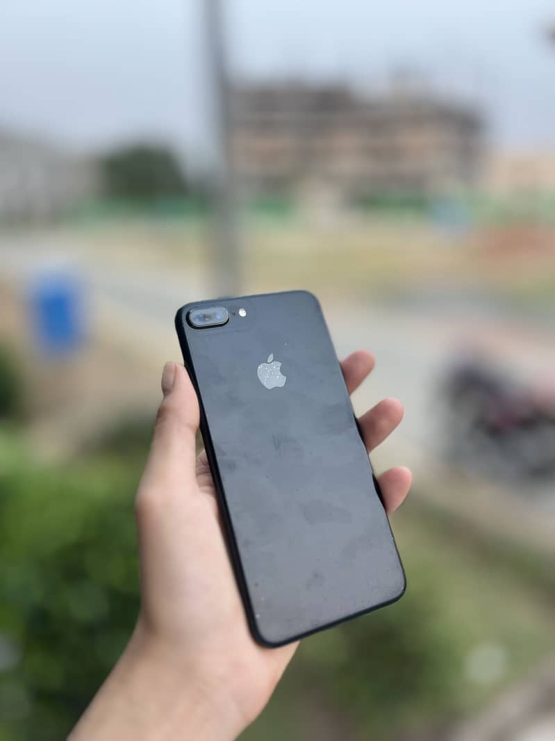 Apple iPhone 7 Plus 1