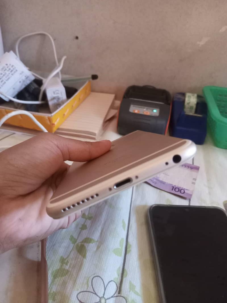 Apple iPhone 6S Plus 4