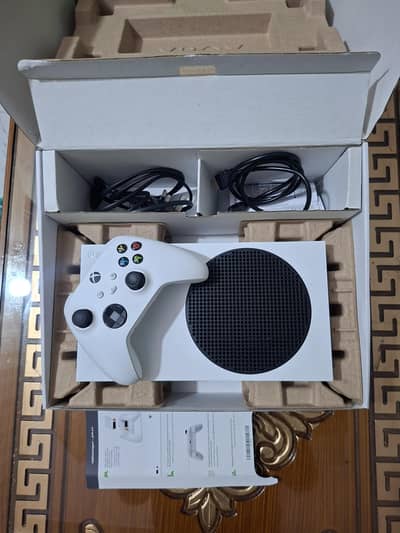 xbox series s gaming console
