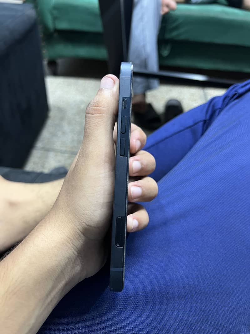 Apple iPhone 13 1