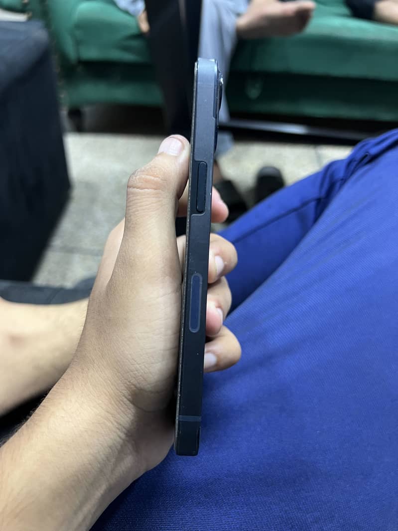 Apple iPhone 13 2