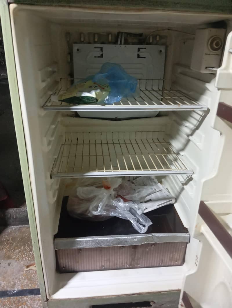 refrigerator 0