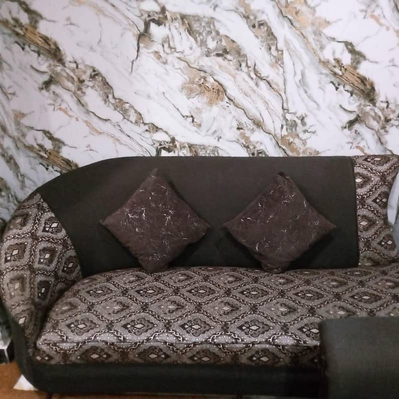 5 seater sofa set . . 2