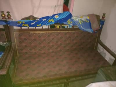 1 sofa or 2 chair hai condition 10 by 9 hain