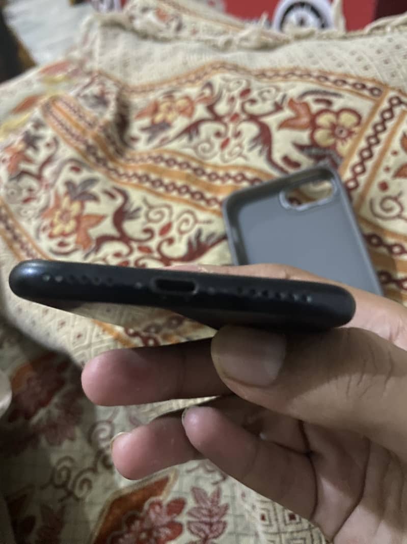 Apple iPhone 7 0