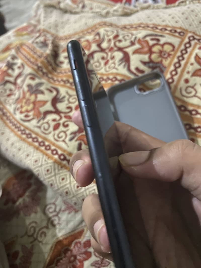 Apple iPhone 7 1