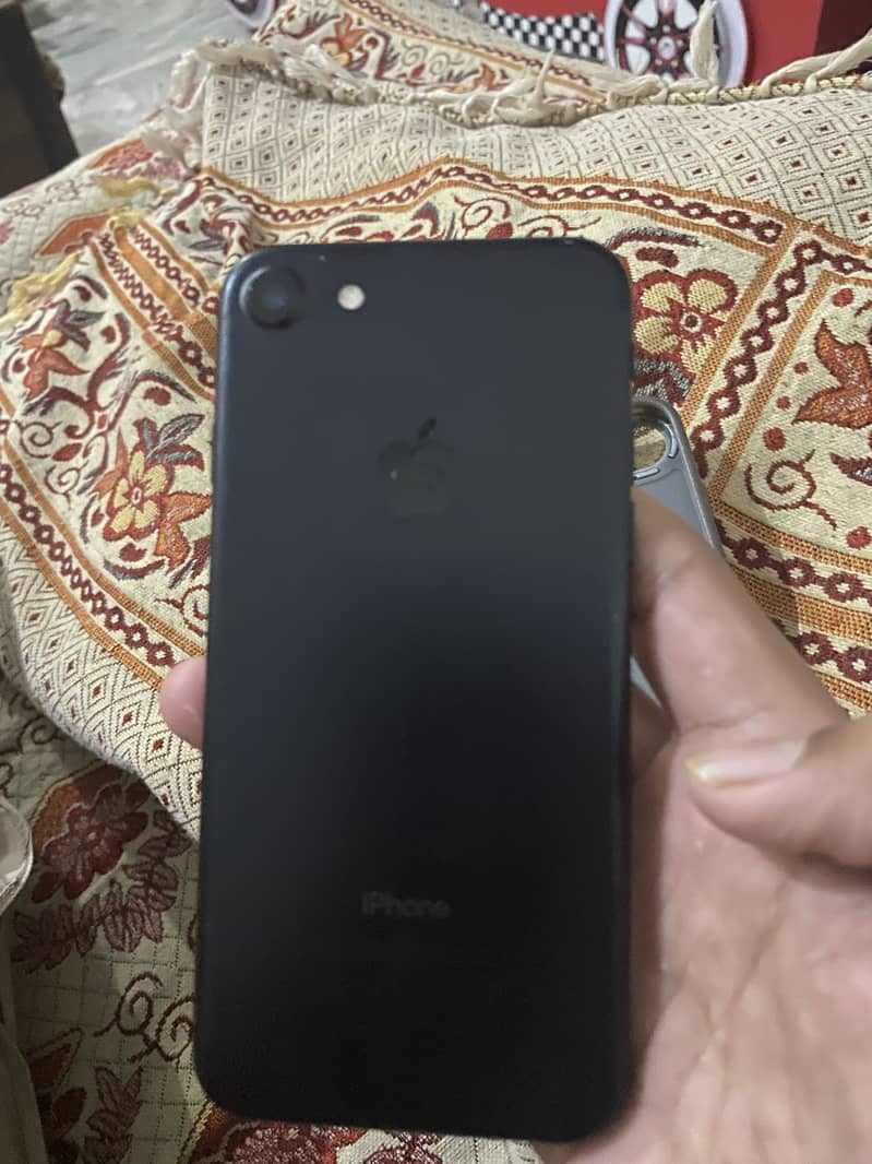 Apple iPhone 7 2