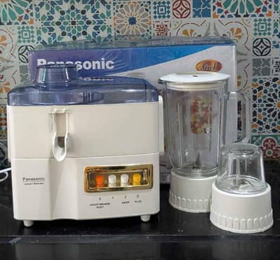 Panasonic 3-in-1 Juicer Blender, model MJ-M176P