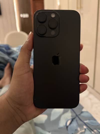 Apple iPhone 16 Pro Max minor dot