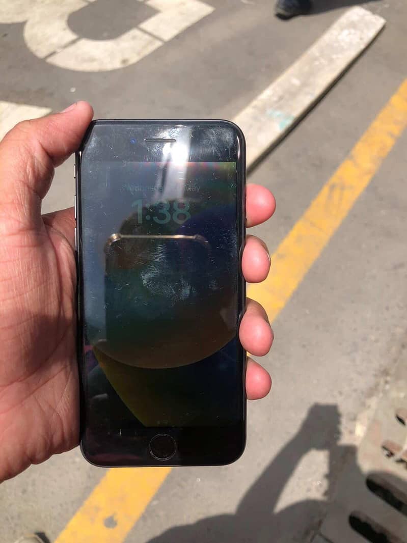 Apple iPhone 8 1