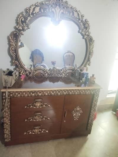 Dressing Table with Dico paint