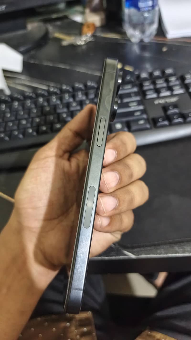 ipone 15pro max 4