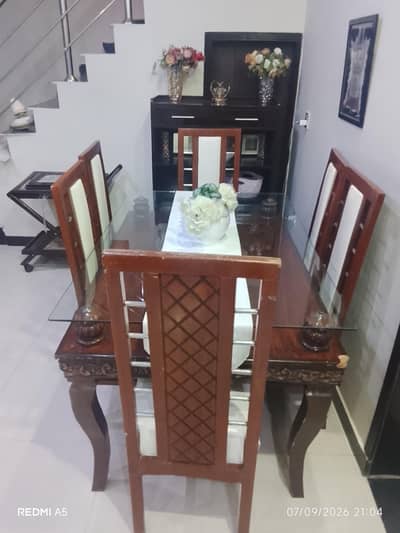 Dinning table with 6 chairs
