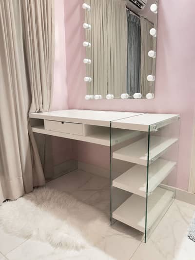 Desk that doubles as a bookcase