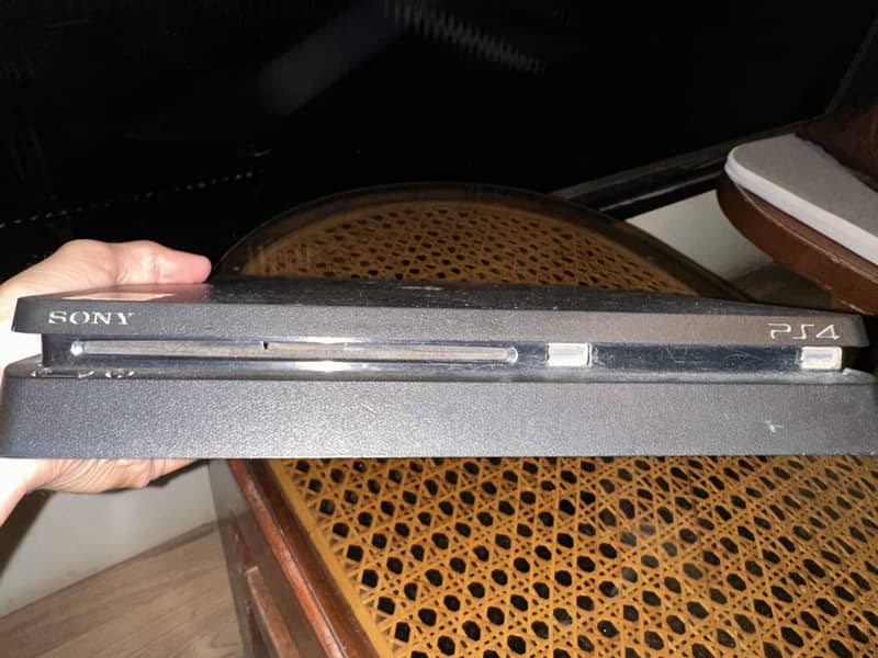 Ps4 1tb without controller 1