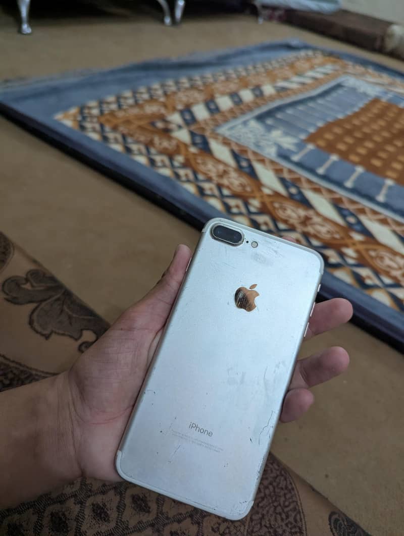 Apple iPhone 7 Plus 1