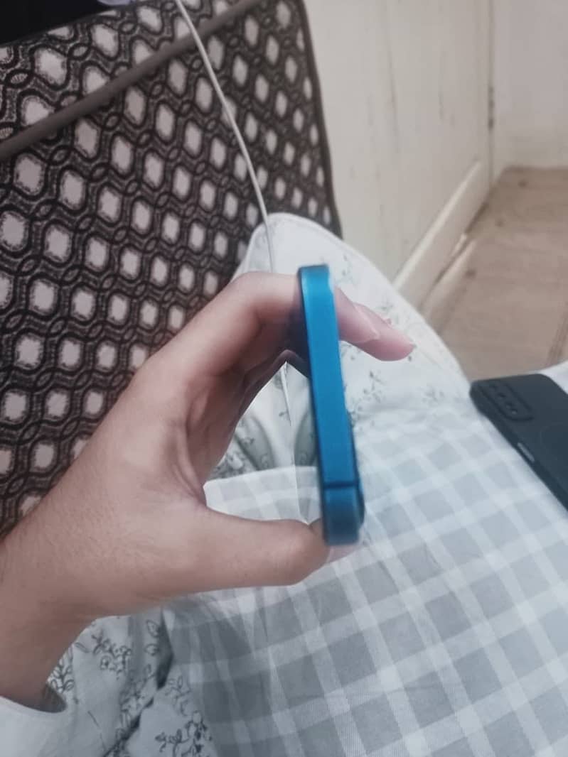 Apple iPhone 13 2