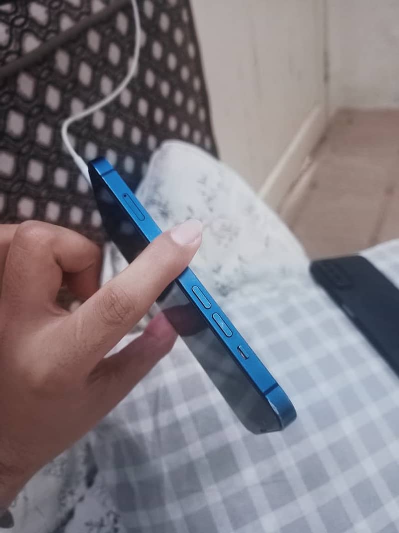 Apple iPhone 13 3