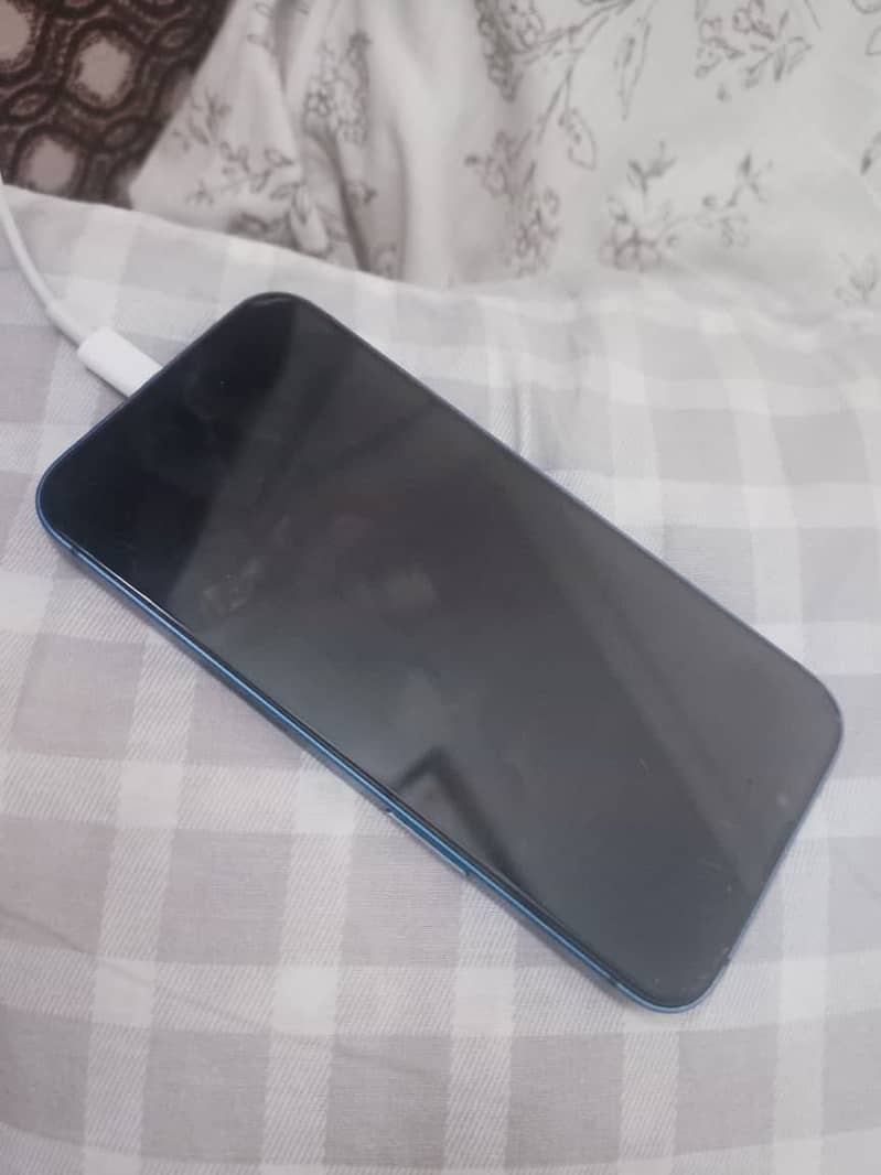 Apple iPhone 13 4