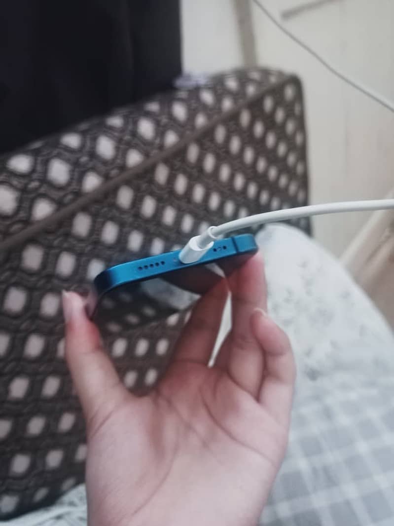 Apple iPhone 13 5