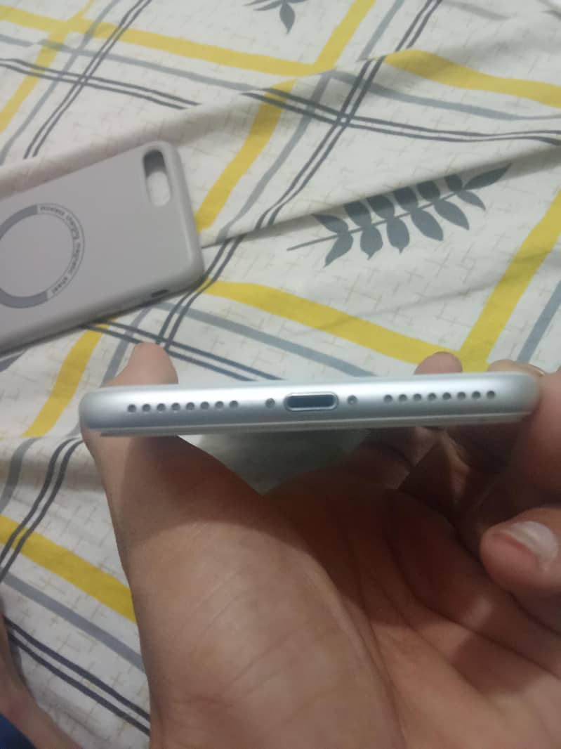 Apple iPhone 8 Plus 1