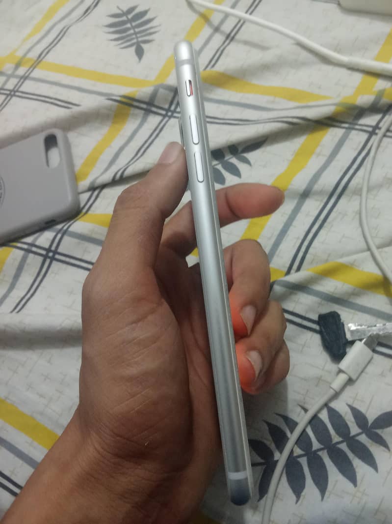 Apple iPhone 8 Plus 3