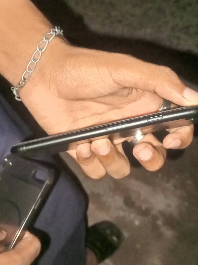 Apple iPhone 7 2