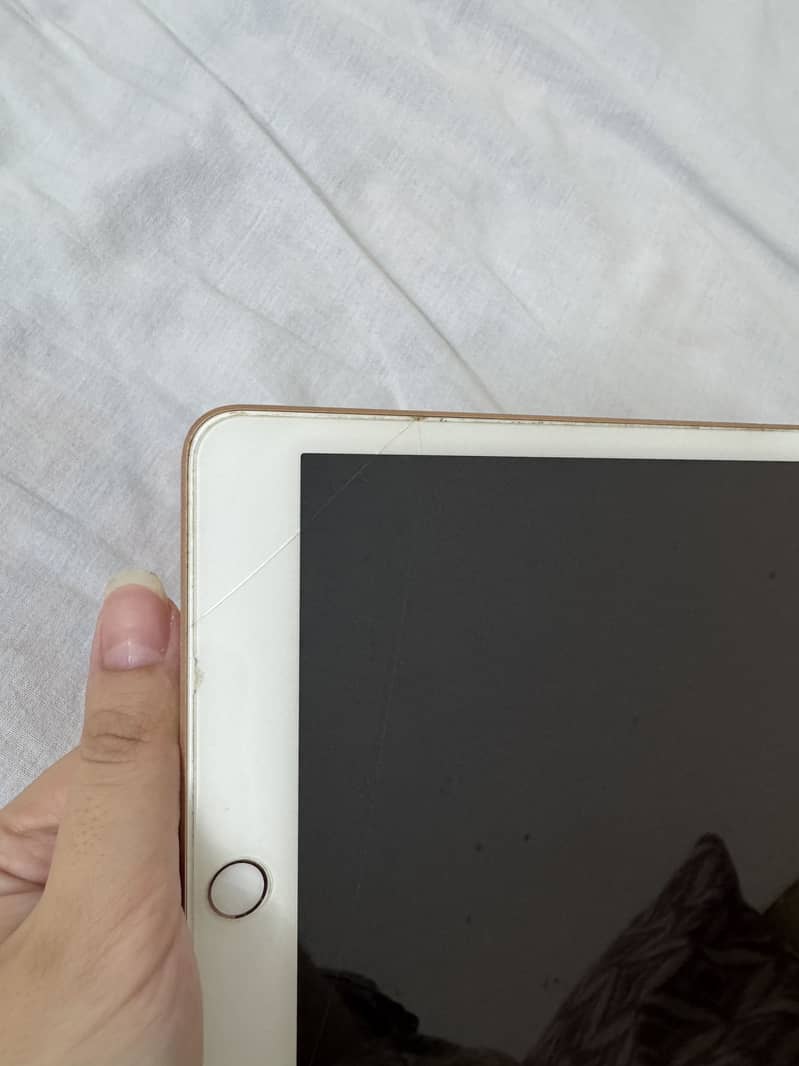 Ipad A2270, 8th Generation 1