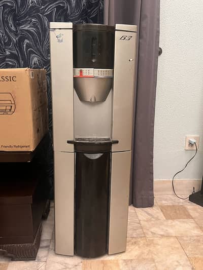 Hot and Cold Water Dispenser (Dispensar / Chiller)