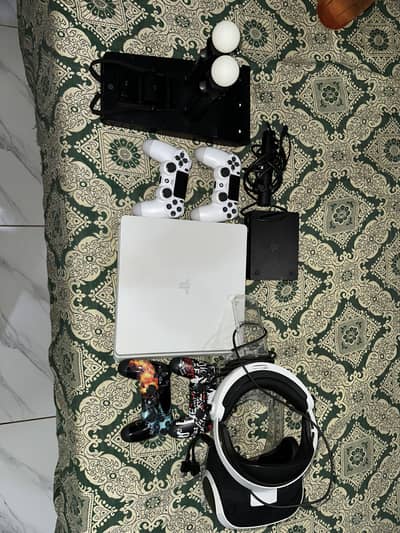 Ps4 slim jail break 1 tb with 4 controllers & complete VR setup