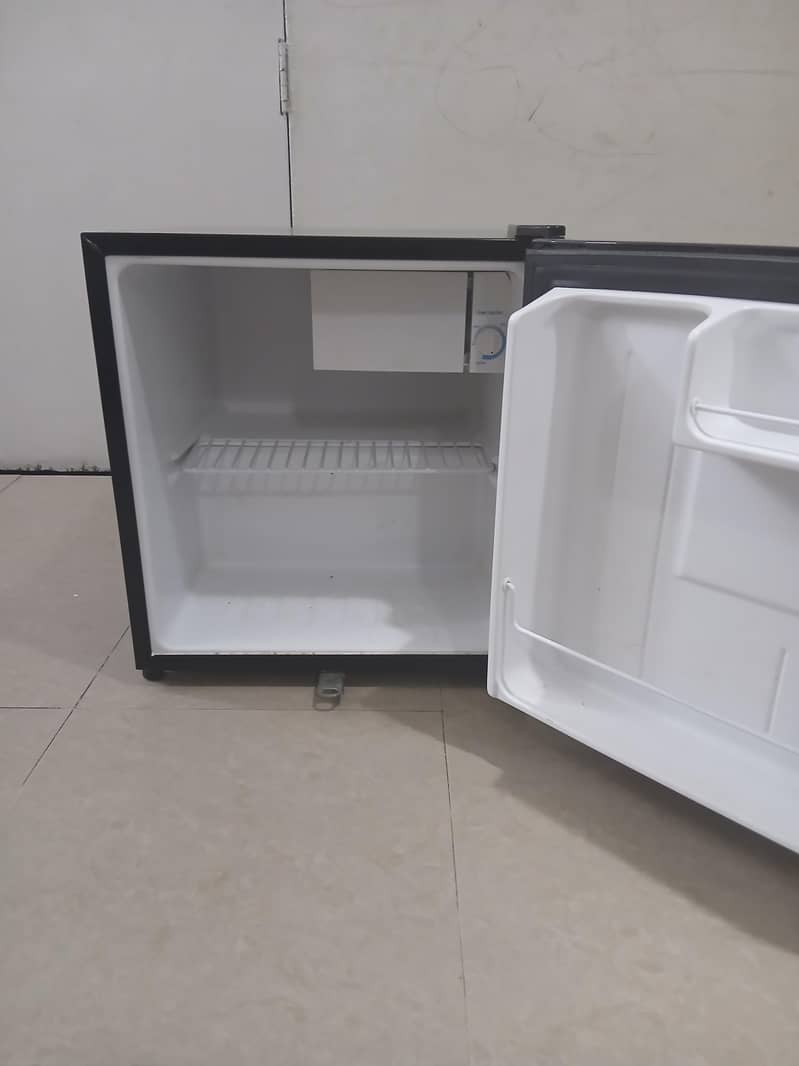 Table Fridge 1