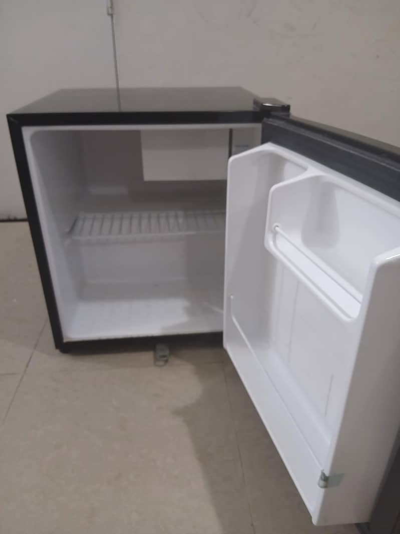 Table Fridge 2
