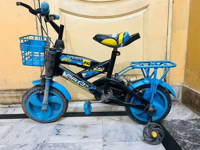 Bicycle with side wheels for kids