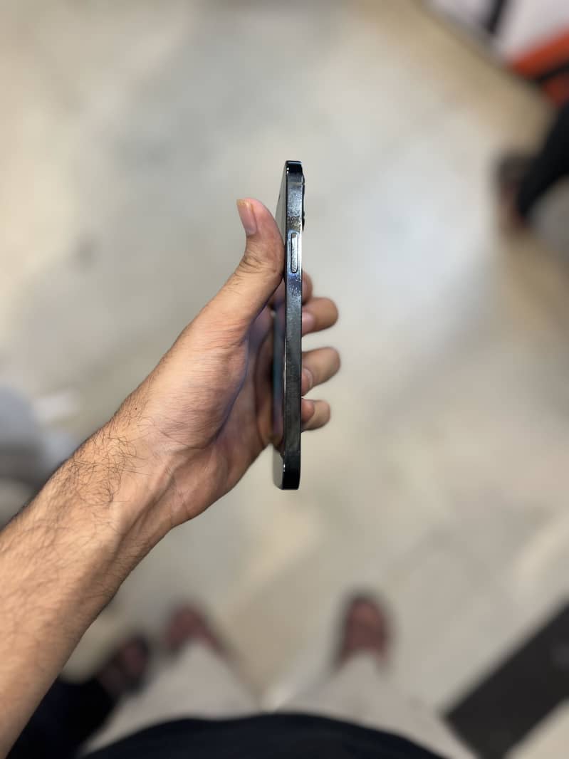 Iphone 12 pro PTA 4