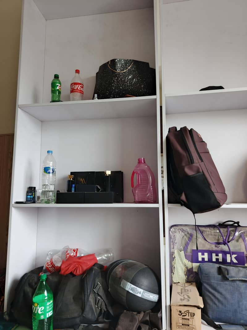 Almari 1