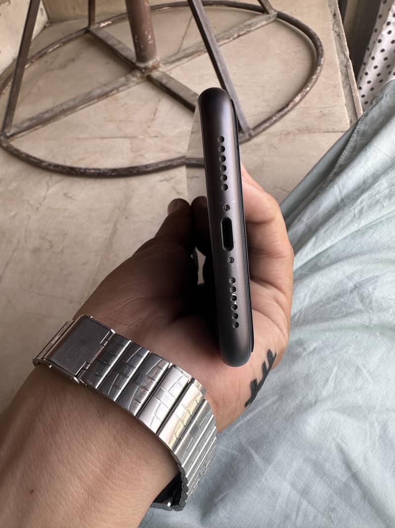 Apple iPhone 11 0