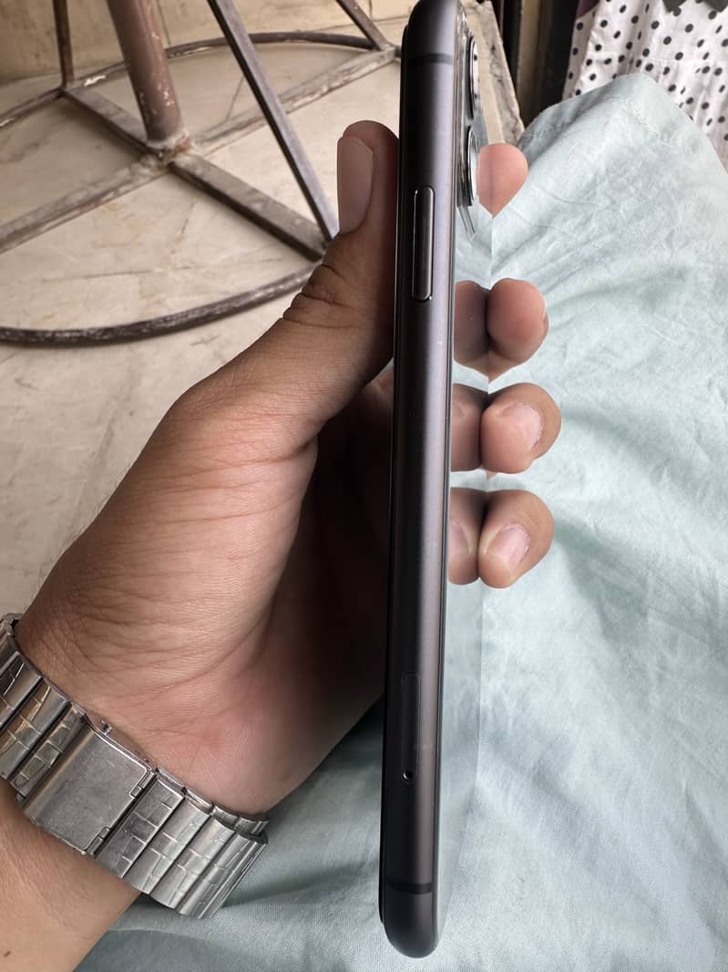 Apple iPhone 11 3