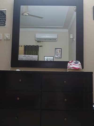 Dressing Table with mirror