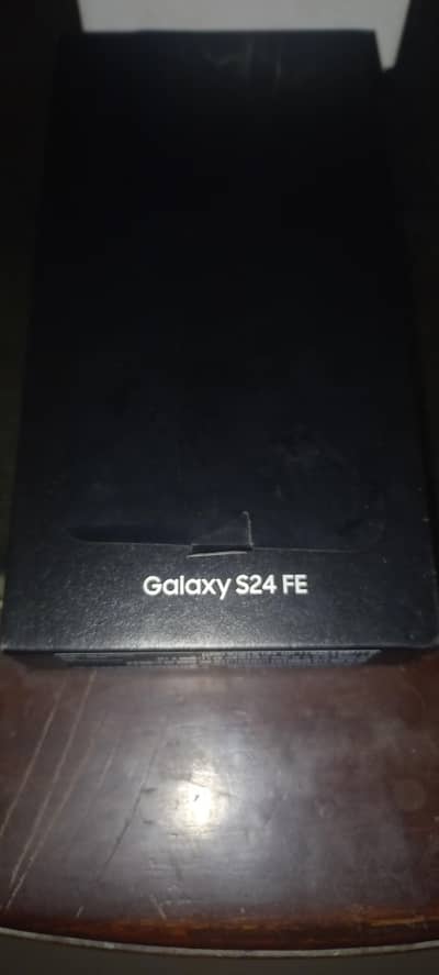 Samsung Mobile S24 fE