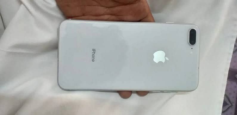 Apple iPhone 8 Plus 0