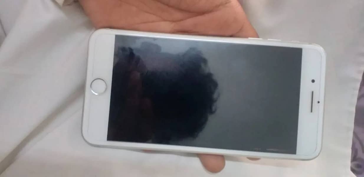 Apple iPhone 8 Plus 1