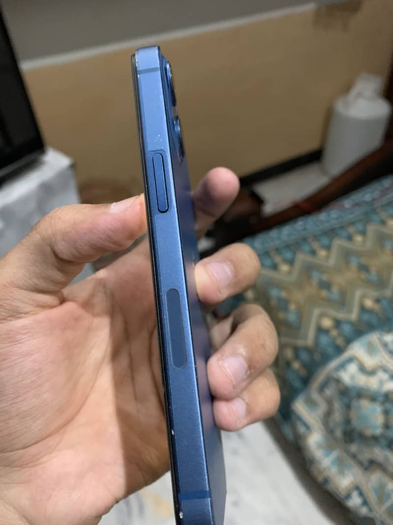 Apple iPhone 13 2
