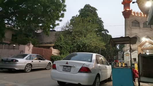 Lancer 1.5 GLX. . Japanese
