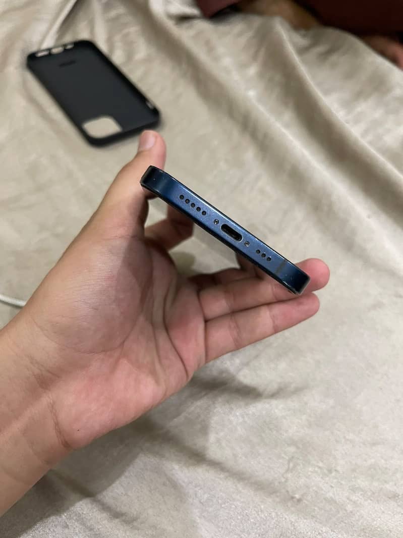 Apple iPhone 12 2