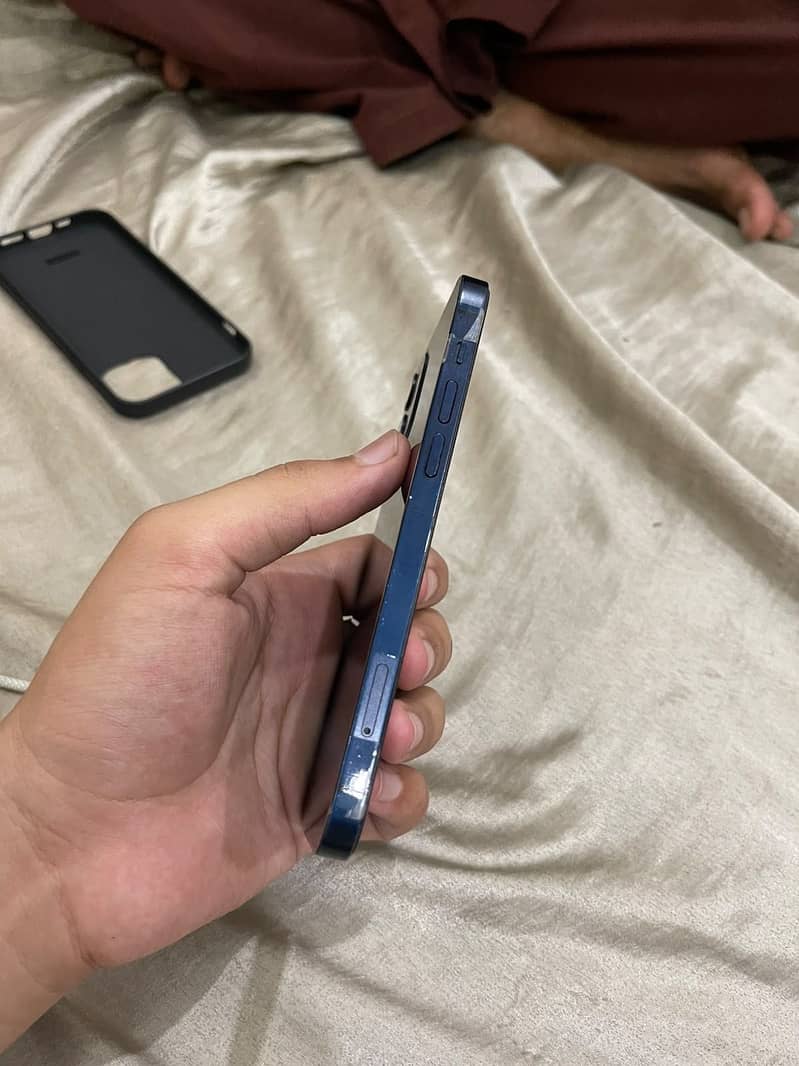 Apple iPhone 12 3