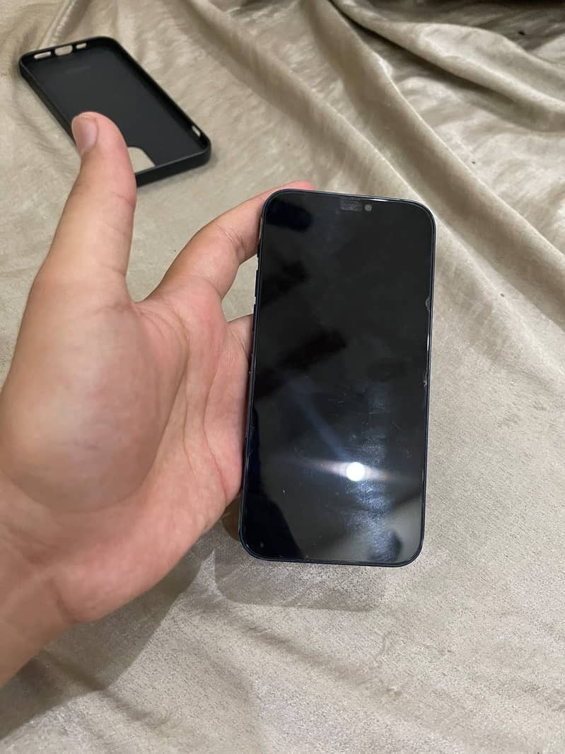 Apple iPhone 12 4