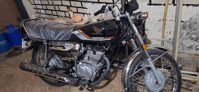 Honda 125 urgent sell 0meter Number lga hova 03296263433