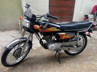 Honda Cg 125 Model 202l Black Colour Punjab number 138,000