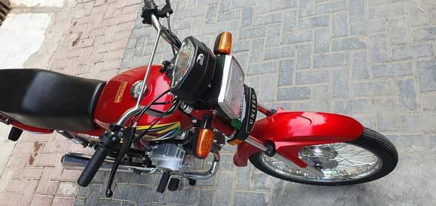 United 100cc Red model 2016
