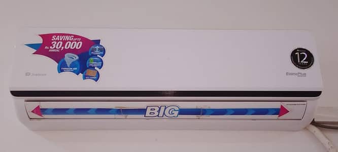 1.5 ton inverter AC Four sale New Condishion heat end cool 6 year W